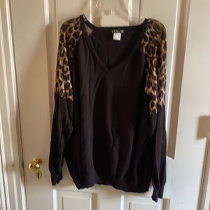 Venus 2x vneck sweater leopard shoulders